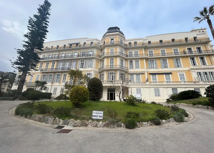 Exceptionnel !!! Venez Sejourner Dans Les 3 D'un Authentique Ancien Palace De La Belle Epoque De 1874 !!! Unique !!! * Menton